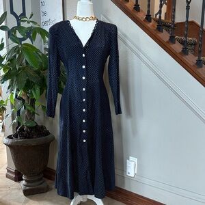 Gorgeous Vintage Classic Navy Fitted Polka Dot Dress 🤩
